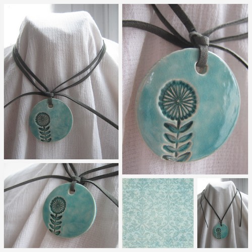 Pendentif estampé fleur - turquoise